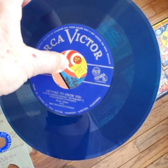 29 Vintage 45 & 78 rpm vinyl records: Annie Get Your Gun, The King & I, … - Picture 9 of 16